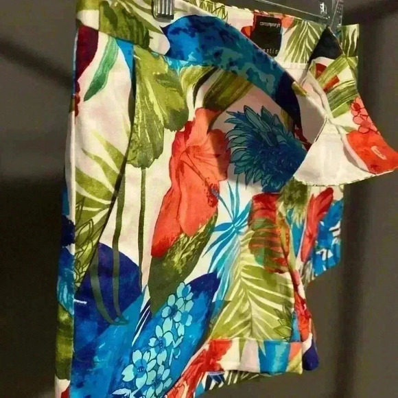 NWOT Attention brand women’s chino shorts size 6 floral flat front 4”‎ inseam - Picture 7 of 11